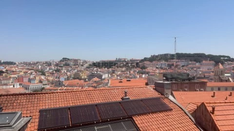 APARTAMENTO T2 REMODELADO NO CHIADO - LARGO DO CARMO VISTA RIO E CASTELO SÃO JORGE
