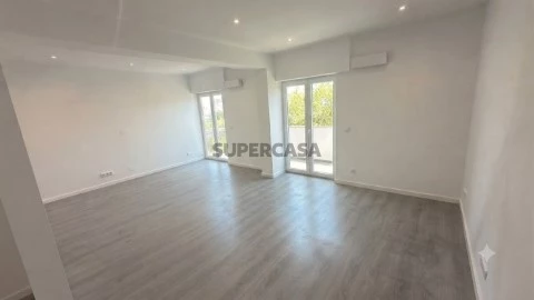 QUARTO A VARANDA APARTAMENTO T3 SÃO JOÃO DO ESTORIL (14 de 18)