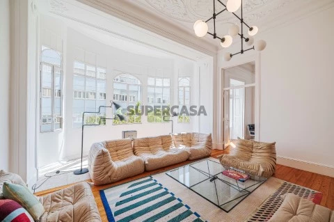 APARTAMENTO T4 JUNTO À AVENIDA DA LIBERDADE