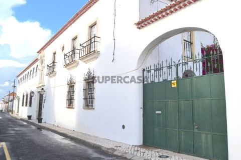 Prédio na Rua das Cancelas, Almeirim, Almeirim