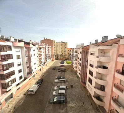 Apartamento T2+1 Duplex, c/ parqueamento, Ramada Caneças.
