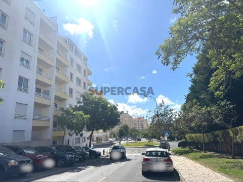 公寓 3 卧室 在 Rua dos Plátanos, Carcavelos e Parede, Cascais