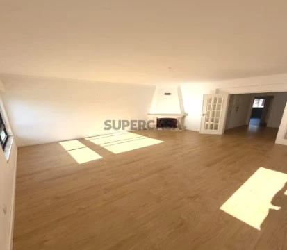 Appartement 3 Chambres au Rua Fernando Mendes, Cacém e São Marcos, Sintra