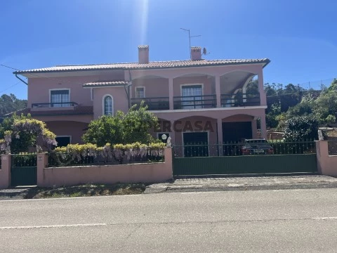 Moradia Bi-Familiar T4 Duplex em Amêndoa, Mação