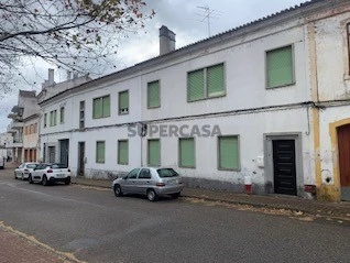 Moradia T14 na Rua do Comércio, Abrantes (São Vicente e São João) e Alferrarede, Abrantes