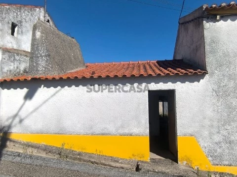 Casa Térrea na Rua da Fonte da Poça, Comenda, Gavião