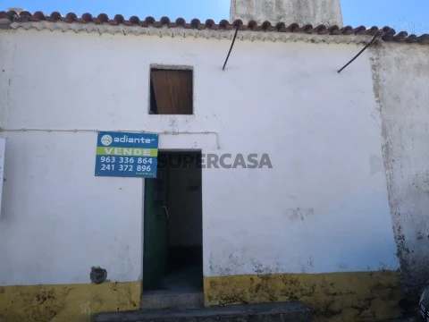 Moradia T1+1 na Rua do Moínho, Monte da Pedra, Crato
