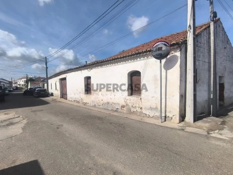 Armazém na Rua da Estrada Velha, Pego, Abrantes