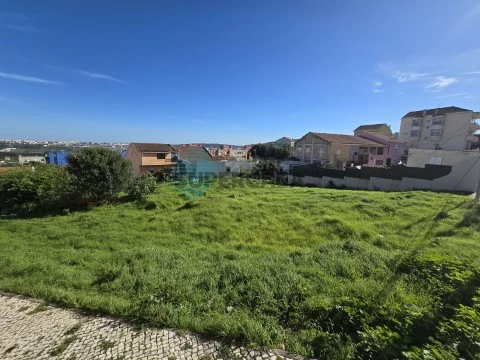 Lote na Rua 5 de Outubro, Mina de Água, Amadora