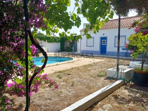 Moradia com jardim e piscina para remodelação em Grândola - 20 minutos das praias