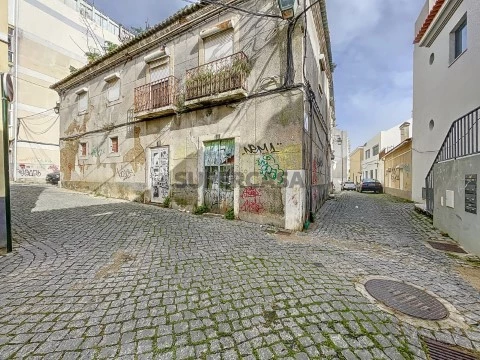 Prédio para reabilitar na Zona Histórica de Almada