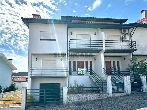 Moradia Geminada em Tarouca