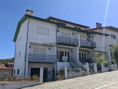 Moradia Geminada em Tarouca