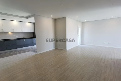 Apartamento T2 em Condomínio Privado | Vale Grande, Famões