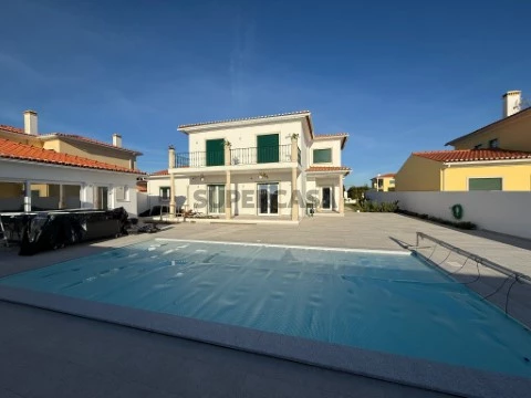 House 4 bedrooms Duplex in Rua Alta Vista, Cadaval e Pêro Moniz, Cadaval
