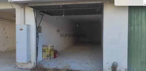 Garagem na Rua José Maria Nicolau, Cartaxo e Vale da Pinta, Cartaxo