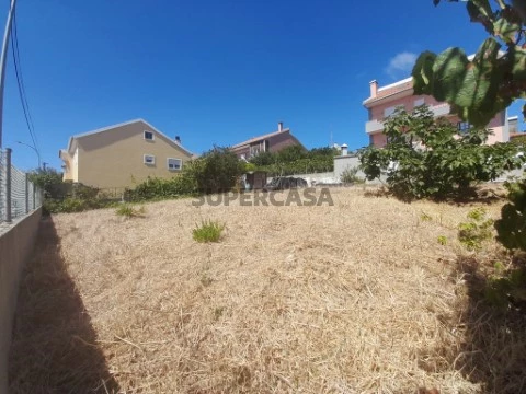 Terreno Urbano na Rua Pico, Mina de Água, Amadora