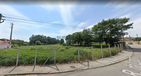 Terreno em Idanha, Espinho