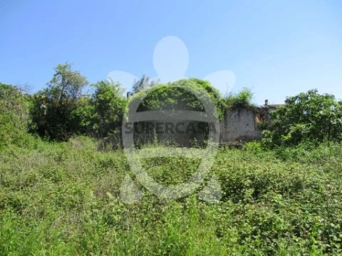 Terreno com Ruina