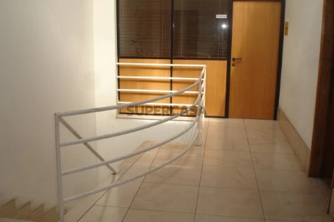 Vende-se ou aluga-se escritório com ar condicionado.