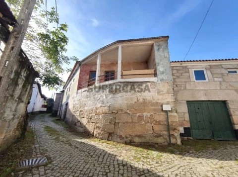 Moradia T3 em Santa Cruz/Trindade e Sanjurge, Chaves