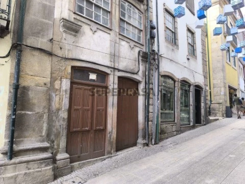 Gebouw Op Santa Maria Maior, Chaves