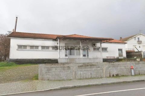Fabrik auf Carrazedo de Montenegro e Curros, Valpaços