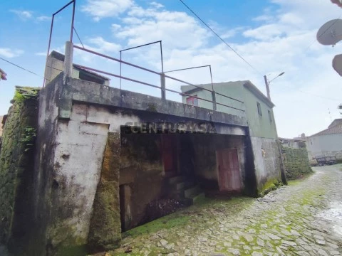 Moradia T2 em Calvão e Soutelinho da Raia, Chaves