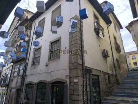 Gebäude auf Santa Maria Maior, Chaves