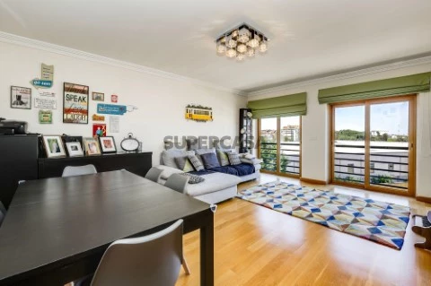 Apartamento T2 em Carnide, Lisboa