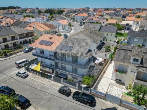 Haus 4 Zimmer Corroios, Seixal