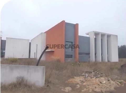 Prédio destinado a Serviços em Porto Alto (1)