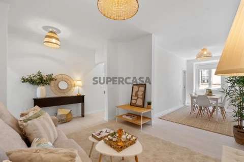 apartamento-t2-penha-franca-lisboa-remodelado-sala-estar-1