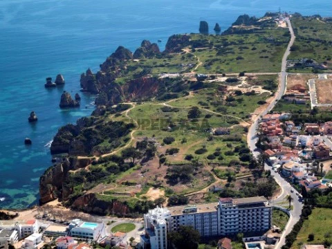 Terreno com ruina em cima da Praia Dona Ana