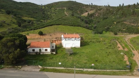 Quinta com 14 Hectares com Casa, Armazém e Duas Ruínas (3)