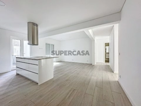 Apartamento T3 Completamente Remodelado em Portimão (1)