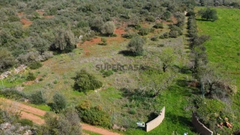 Terreno Rústico em Paderne , Algarve, com Vista Desafogada e Excelente Localização