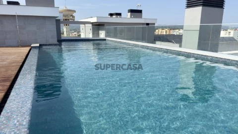 Apartamento de tipologia T2, piscina na cobertura, Faro, Algarve