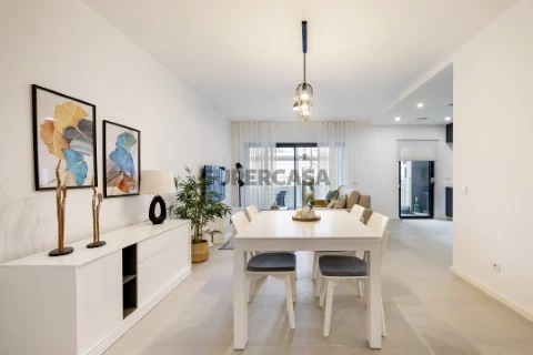 Apartamento T4, penthouse, amplas varandas, piscina na cobertura, Faro, Algarve