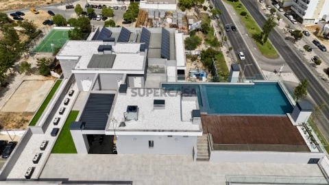 Apartamento T2, piscina na cobertura, Faro, Algarve
