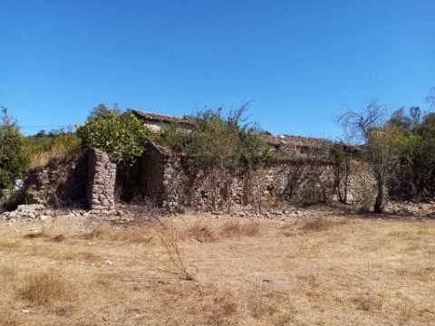 Quinta composta de 3 Ruinas