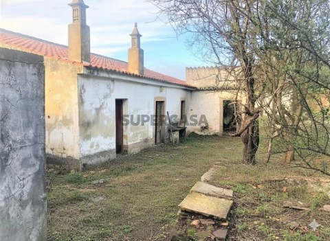 Ruina com terreno