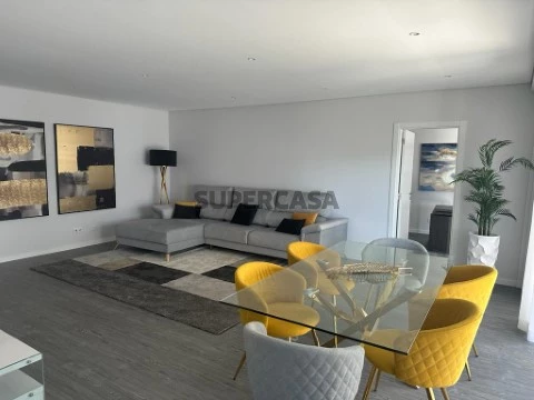 Apartamentos T3 em condomínio de arquitetura moderna em Olhão