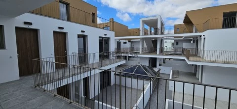 Apartamento T2 com piscina em Cabanas de Tavira, Edifício