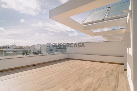 Moradia em banda T3, piscina e terraço com vista mar, Fuseta, Algarve