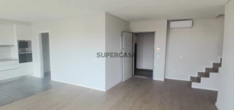 Apartamento T3, com rooftop privativo, Montenegro, Algarve