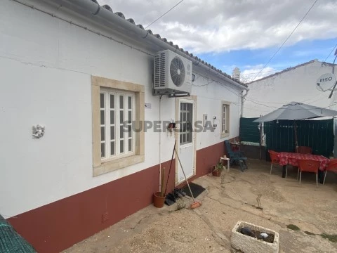 Moradia V2 em Casas de Martim Anes