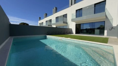 Moradia V4 em Empreendimento de Luxo junto à Ria Formosa em Faro - Piscina Privativa