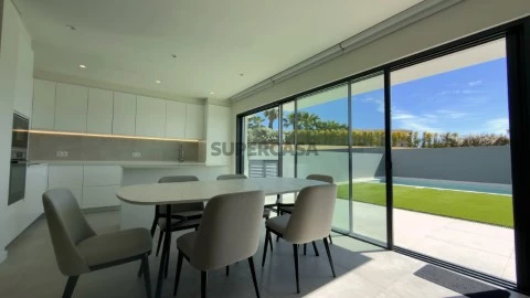 Moradia V4 em Empreendimento de Luxo junto à Ria Formosa em Faro - Sala