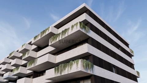 T3 com varanda e dois lugares de garagem, novo em Valongo